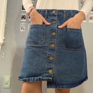 Denim button up skirt with pockets